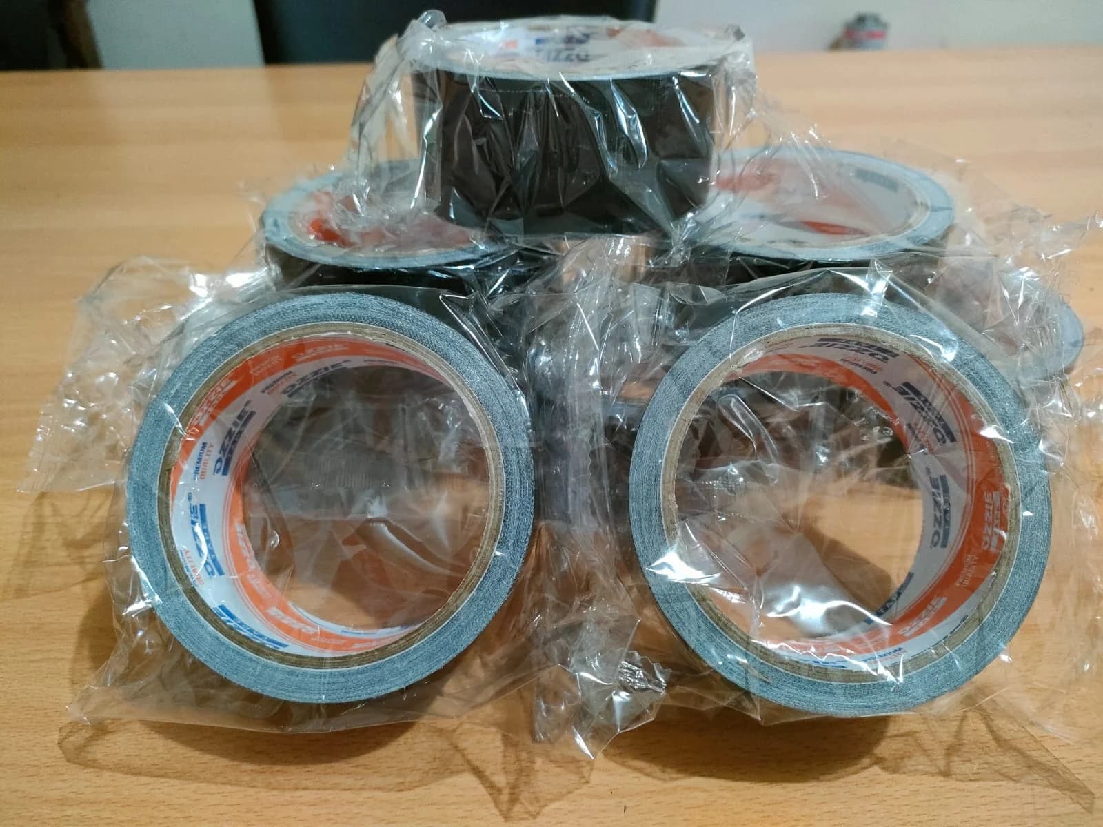 Lakban Kain Hitam Cloth Tape OZZIE & ORLEE Perekat Kuat Jilid Buku & Packing (Roll)